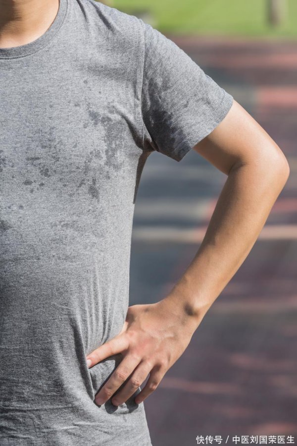五五策略 夏季爱出汗的人和不出汗的人，哪种人更健康？医生来告诉你答案